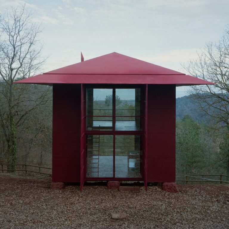 sq prefab house changeover barcelona red cabin test dezeen 2364 col 0 852x852