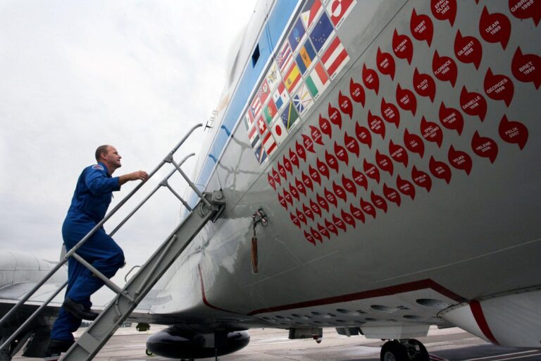 Commander climbing on plane