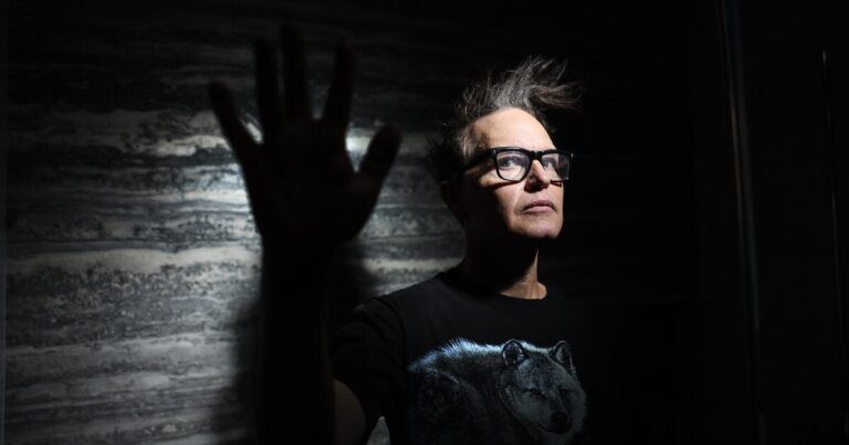 urlhttps3A2F2Fcalifornia times brightspot.s3.amazonaws.com2Fae2Fdc2F398f100e47aba129508edb3d34702F1497470 et 0310 hoppus rcg 1182